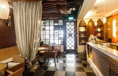 Yuchi Bed & Breakfast | Stay at 水社海民宿 - Family-Friendly Retreat Awaits
