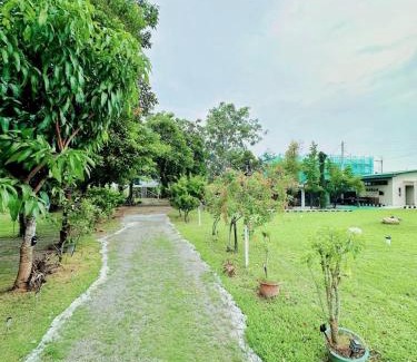 Zuozhen District House | Discover Sunshino Farmstead: Family-Friendly Getaway