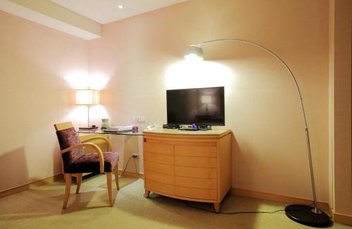 Luodong Hotel | Inviting Jin Hua Hotel with Hot Tub & Breakfast Included