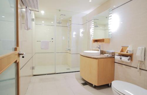 Luodong Hotel | Inviting Jin Hua Hotel with Hot Tub & Breakfast Included