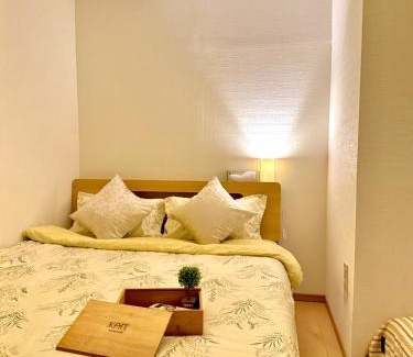 Nishinari House | 晶 距离车站步行5分钟 关西机场难波心斋桥直达 5 bedroom最多可住13人 超大客厅大电视有Netflix