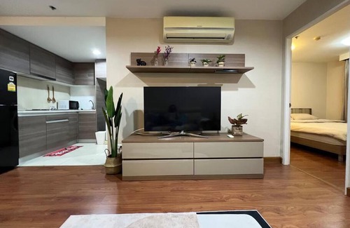 Rama 9 Apartment | Modern Bangkok Apartment Near Train Night Market & Central Mall