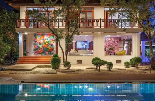 Suan Luang Villa | Spacious Villa in Bangkok with Pool & Prime Sukhumvit Location