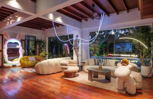 Suan Luang Villa | Spacious Villa in Bangkok with Pool & Prime Sukhumvit Location