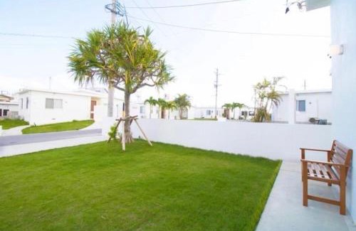 Yaese House | Perfect Getaway: BBQ-Friendly Home for 10 in Southern Bliss