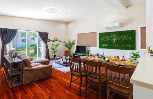 Yaese House | Perfect Getaway: BBQ-Friendly Home for 10 in Southern Bliss
