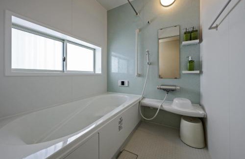Inamine House | Ideal Getaway for 12: Enjoy Comfort Near South Wind House