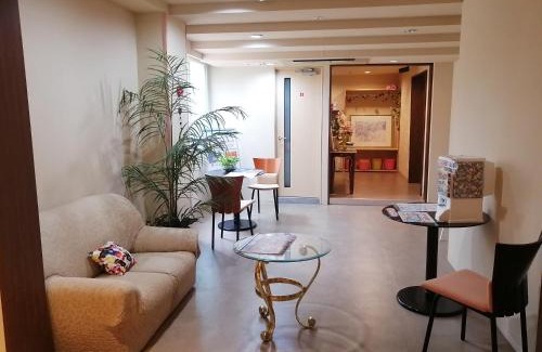 Himeji Hotel | Serene月のあかり: Breakfast Included for Your Comfort