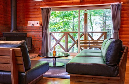 Tsumagoi House | Discover 月の街60号北軽井沢: Pet-Friendly Retreat
