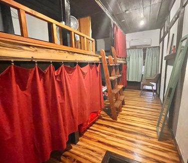Makishi House | Book Your Stay at 月光荘沖縄 with Kitchen Amenities