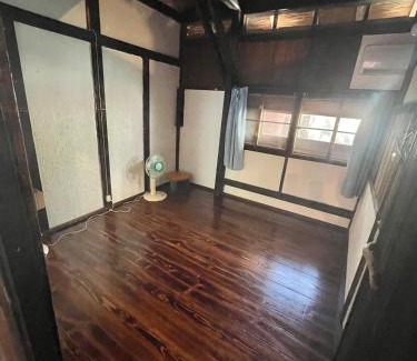 Makishi House | Book Your Stay at 月光荘沖縄 with Kitchen Amenities