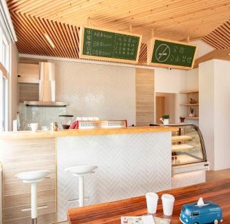 Sanxing Villa | Cat-Friendly Haven at 有貓匿鄉村咖啡館民宿 - Rated 10/10!