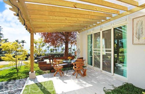 Rueili Village Cabin | Discover 朵麗絲森林: Family-Friendly Retreat with Dining