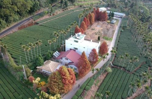 Rueili Village Cabin | Discover 朵麗絲森林: Family-Friendly Retreat with Dining