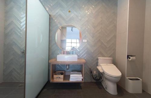 Liuqiu House | Discover Comfort at 杉灣小徑 with Inviting Pool Amenities
