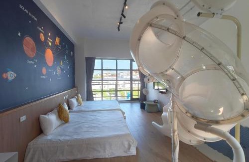 Liuqiu House | Discover Comfort at 杉灣小徑 with Inviting Pool Amenities