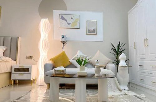 Haizhu Apartment | Cozy Stay at 杰西民宿广州塔店 - Pet Friendly & Breakfast Included