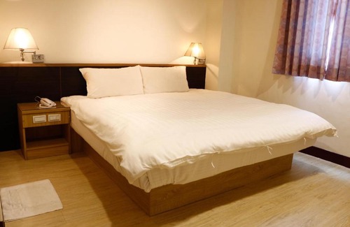 North District Hotel | Budget-Friendly D.Y. Hotel with Breakfast & Family Amenities