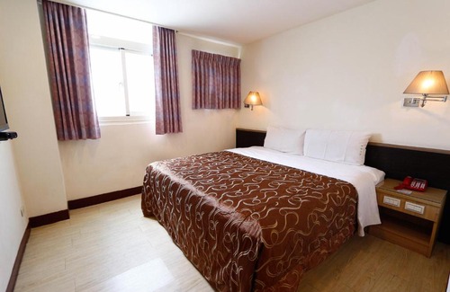North District Hotel | Budget-Friendly D.Y. Hotel with Breakfast & Family Amenities