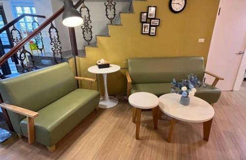 Longshui Villa | Discover 松鼠遇見花: Family-Friendly with Pool Access