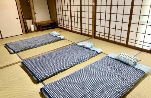 Nichinan Apartment | Budget-Friendly Hostel Steps from Nango Station with Hot Tub