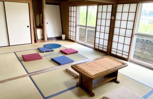 Nichinan Apartment | Budget-Friendly Hostel Steps from Nango Station with Hot Tub