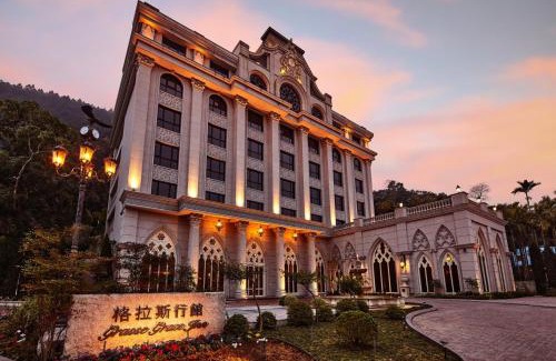 Nanzhuang House | Discover Grasse Grace Manor: Family-Friendly Retreat Awaits