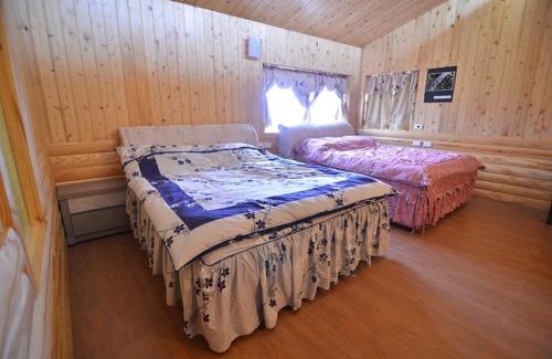Fuxing District Ski Chalet | Child-Friendly Getaway at La La Mountain Taohuayuan Farm