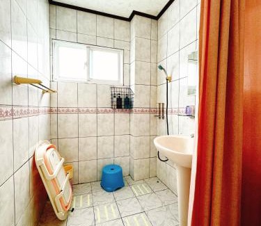 Dongshan House | Family-Friendly Stay at Plum Blossom Inn in Kaga