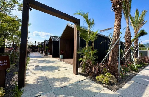 Shanjiao House | Discover 椛嶼別院: Family-Friendly Retreat with Pool Access
