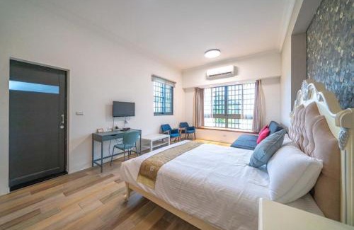 Dongshan House | Relax at Leshanshui Leisure Farm Homestay with Breakfast
