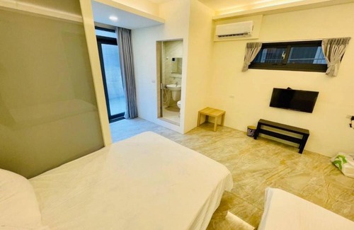 Xitun District House | Family-Friendly Fun at 樂陶陶逢甲 Hotel