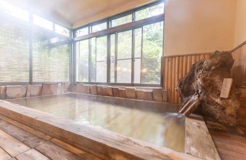 Azumino Hotel | Relax at 檜湯の宿 松伯 - Spa, Breakfast & Family Friendly