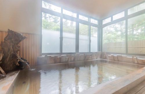 Azumino Hotel | Relax at 檜湯の宿 松伯 - Spa, Breakfast & Family Friendly