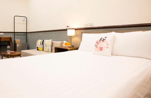 Zhunan House | Discover 櫻花樹夏民宿: Family-Friendly with Hot Tub