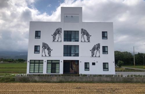 Jiaoxi House | Family-Friendly Stay at 武暖Zoo親子民宿 with Pool Access
