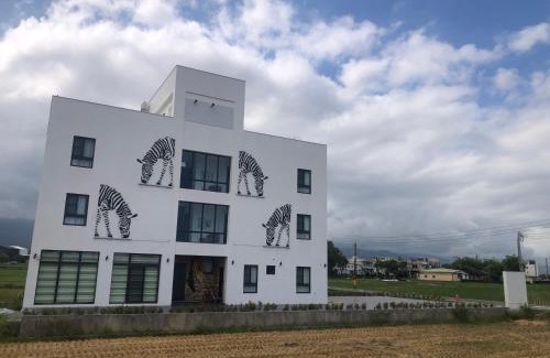 Jiaoxi House | Family-Friendly Stay at 武暖Zoo親子民宿 with Pool Access