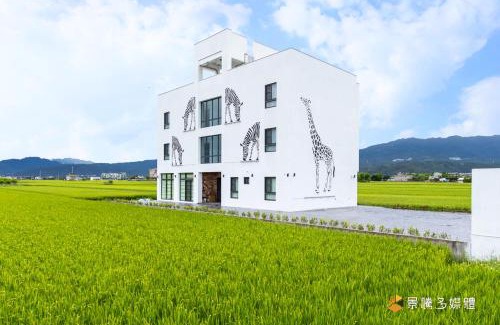 Jiaoxi House | Family-Friendly Stay at 武暖Zoo親子民宿 with Pool Access