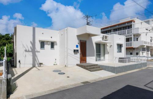 Gushikawa House | 沖縄うるま市 最大9名OK BBQ 徒歩1分で天然ビーチ 広々3部屋の快適ステイ Villa Ohana