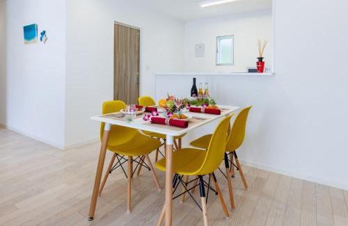 Gushikawa House | 沖縄うるま市 最大9名OK BBQ 徒歩1分で天然ビーチ 広々3部屋の快適ステイ Villa Ohana