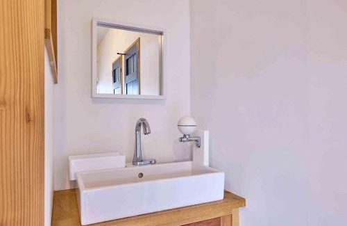 Fujikawaguchiko Villa | Cozy Cottage Harvest Tree with Hot Tub & Fireplace