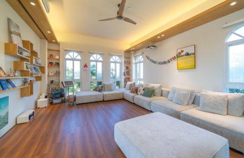Wujie Villa | Riverfront Bliss: Eco-Friendly Garden Retreat Awaits You