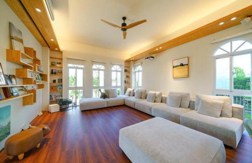 Wujie Villa | Riverfront Bliss: Eco-Friendly Garden Retreat Awaits You