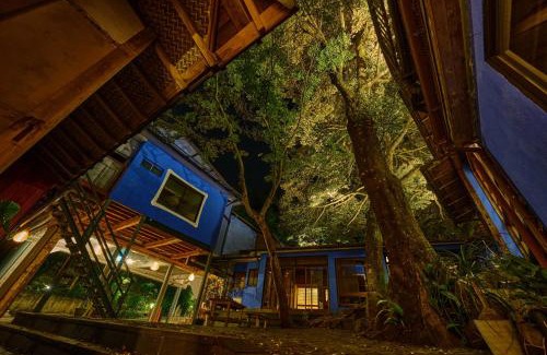 Shuzenji Hotel | Discover the Unique 没落の宿 ぐんじょう with Hot Tub