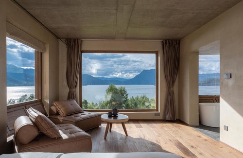 Lugu Lake - Ninglang Hotel | 泸沽湖千山继酒店 Lugu Lake Qianshanji Hotel
