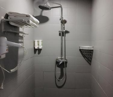 Luoyang Hotel | Artistic Inn Luoyang: Family-Friendly & Pet Welcoming Stay
