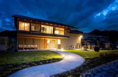 Sanuki Villa | Convenient Oceanfront Getaway with BBQ and Free Parking