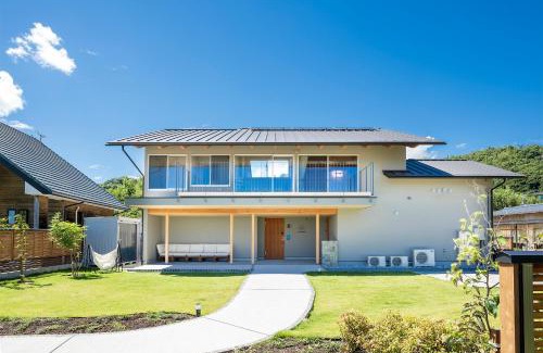 Sanuki Villa | Convenient Oceanfront Getaway with BBQ and Free Parking
