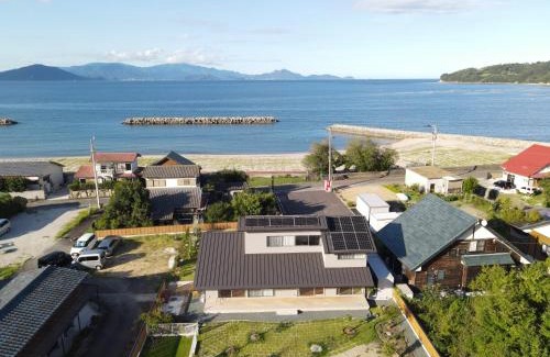 Sanuki Villa | Convenient Oceanfront Getaway with BBQ and Free Parking