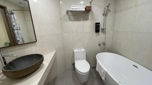 Big Beach Hotel | Family-Friendly Ocean KT Inn with Perfect 10 Ratings